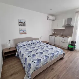 Affittacamere La Casa Di Enzo 